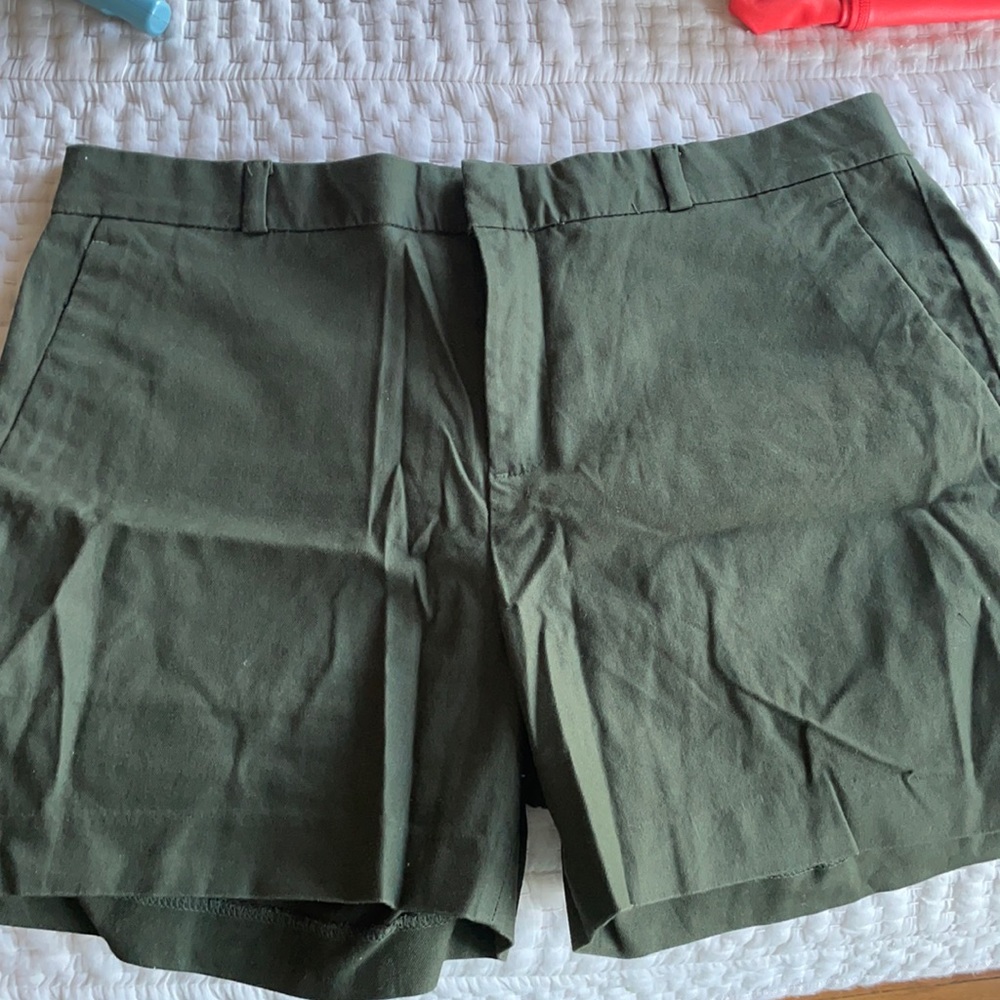 Banana Republic Olive Shorts Size 6